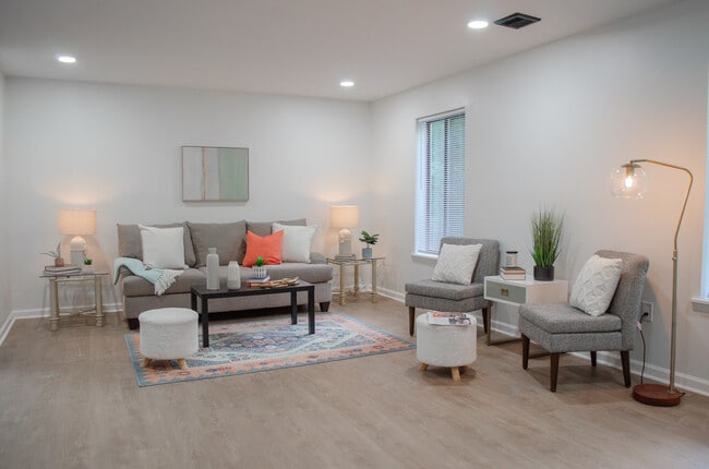 Building Photo - Woodland Country Apartments