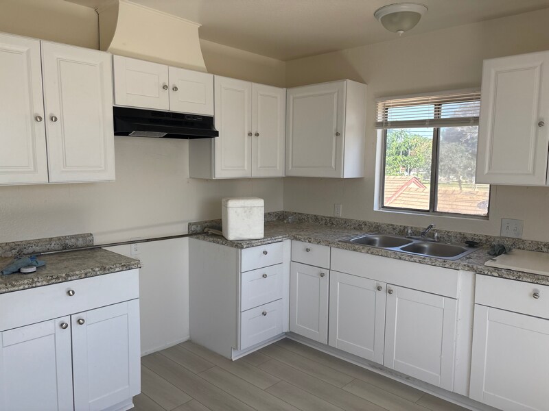 Foto principal - 1044 E Ave Q12