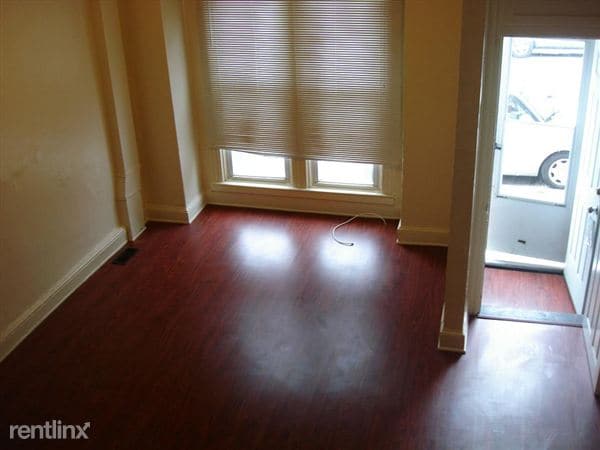 Building Photo - 28 N Pulaski St