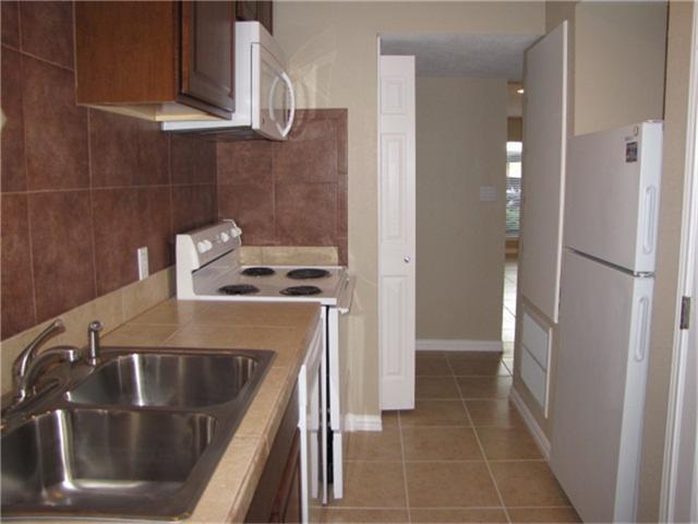 Building Photo - 3303 W Greenridge Dr