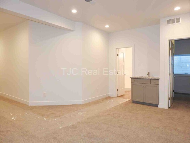 Foto del edificio - 6704 Ralston Rd