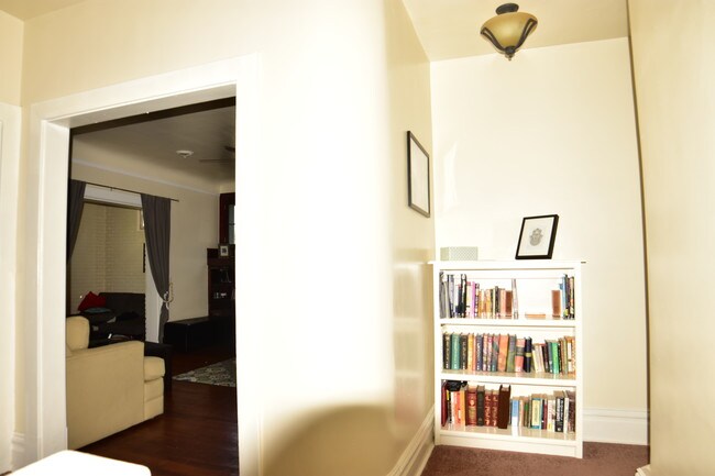 Foto del edificio - 5880 Burchfield Ave
