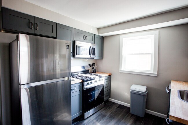 Building Photo - 2448 Warrensville Center Road, Unit 2