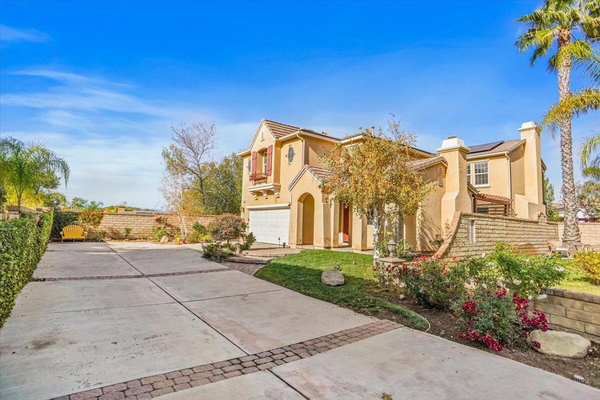 Primary Photo - "Spacious 4-Bedroom Retreat with Cozy Fire...