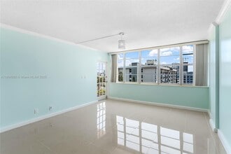 Building Photo - 2025 NE 164th St