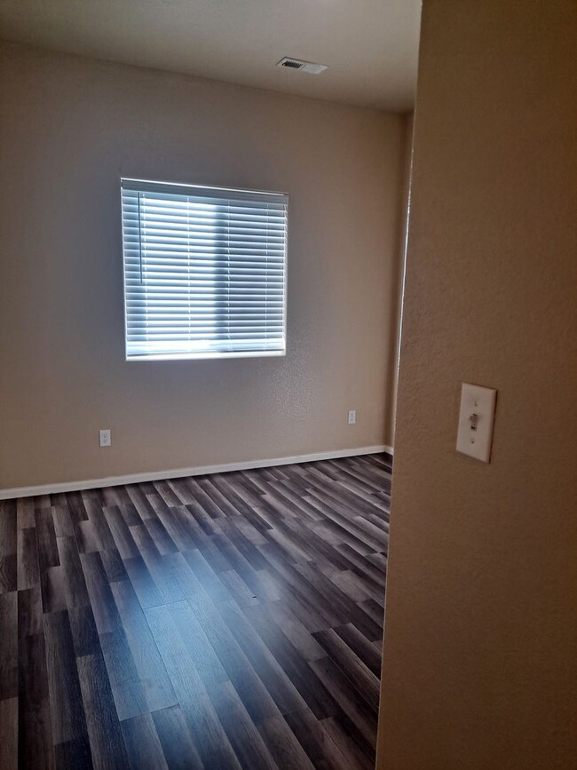 Building Photo - ALL PROSPECTIVE TENANTS MUST SUBMIT A $58 ...