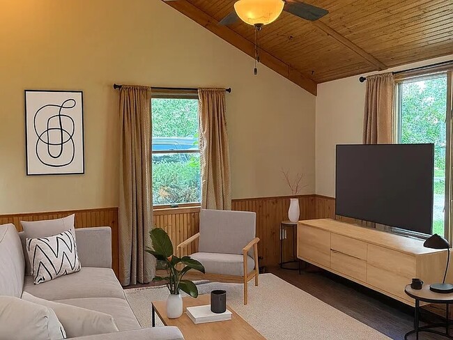 Building Photo - 8316 Rutledge St