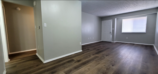 Foto del edificio - Beautiful 2 bedroom 1.5 bath Condo with at...