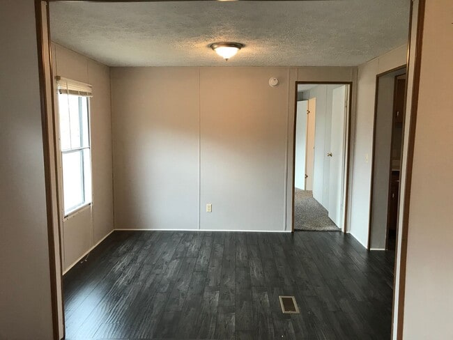 Foto del edificio - 3 Bedroom 2 Bath Home on 2 Acres For Rent!