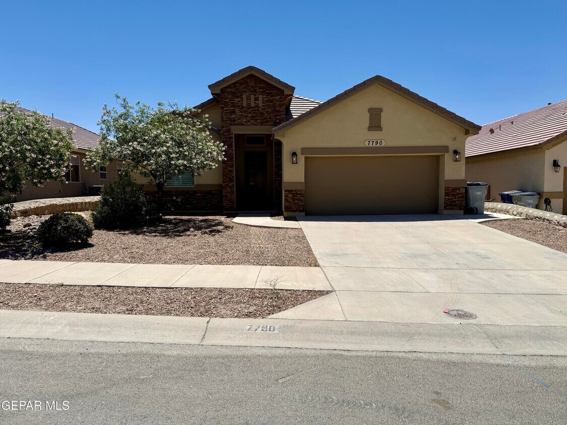 Primary Photo - 7790 Enchanted Cir Dr