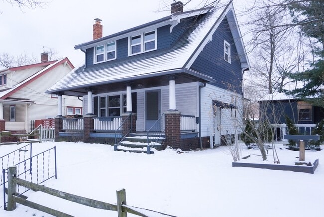 Building Photo - 2041 Treadway Ave