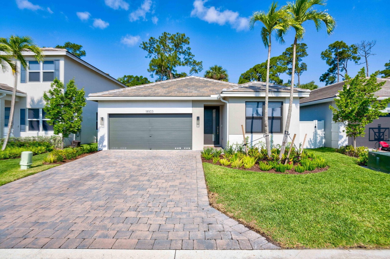 Foto principal - 18503 Claybrook St