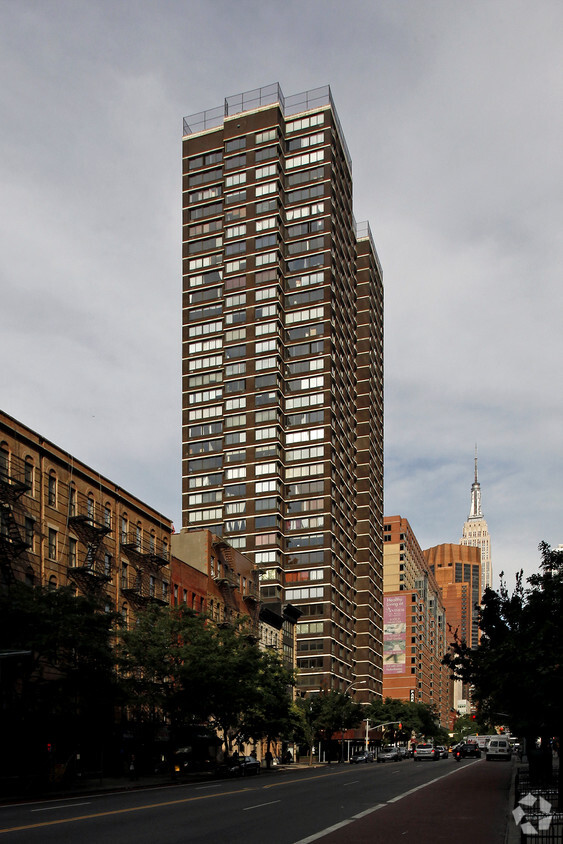 Foto principal - 300 East 34th Street