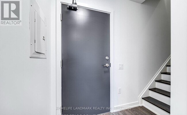 Building Photo - 8 Olympic Gdn Dr