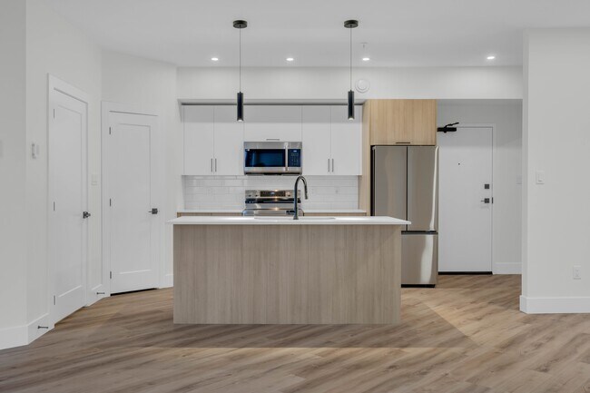 Building Photo - 1035 Melanson Rd