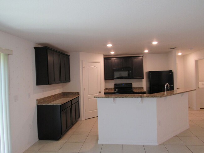 Building Photo - BEAUTIFUL 3 BEDROOM, 2 BATHS SINGLE FAMILY...