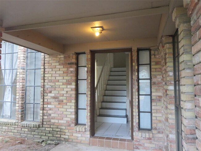 Building Photo - 15715 Gilbertyn Dr