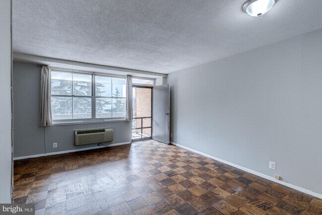 Building Photo - 2030 N Adams St