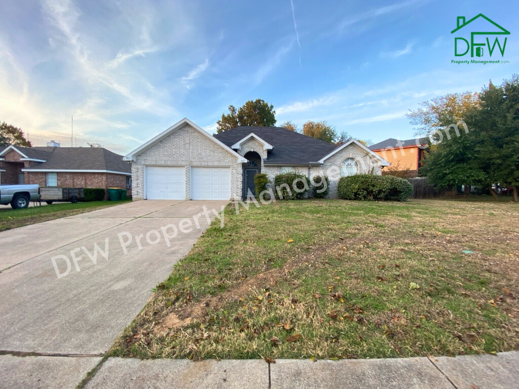 Primary Photo - 317 Oak Meadow Ln