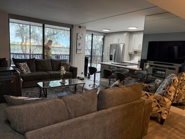 Foto del edificio - 3400 Blue Lake Dr