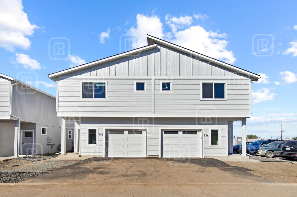 Primary Photo - 308 Woodlawn Ln