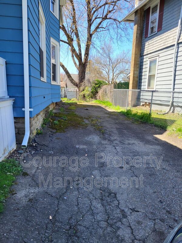 Building Photo - 780 Maple Ave