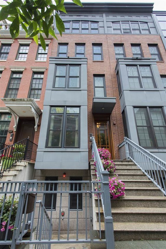 Primary Photo - 110 River St