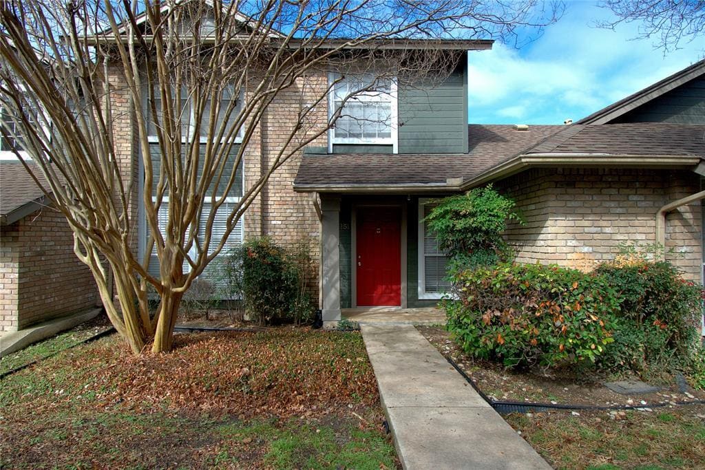 Primary Photo - 1015 E Yager Ln