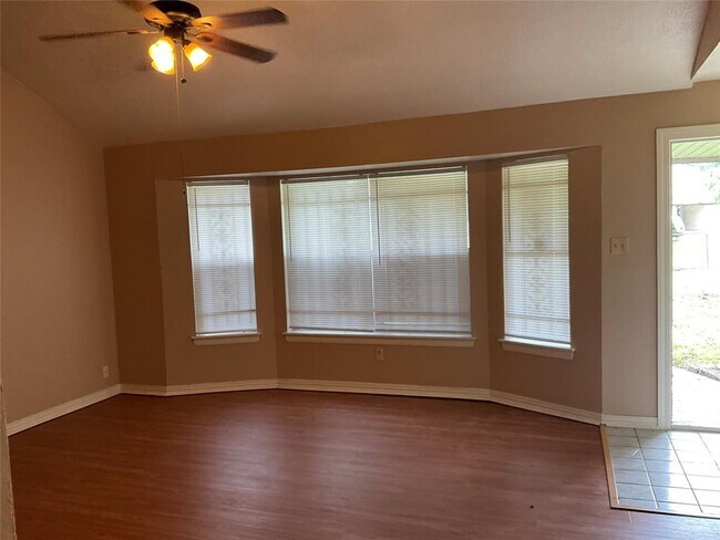 Building Photo - 18617 Summer Hills Blvd