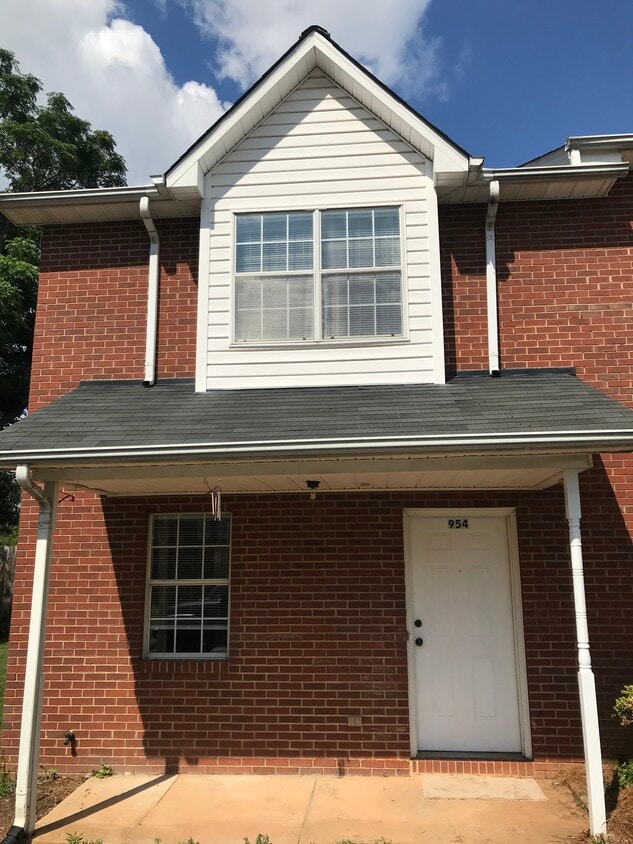 954 N Main St Unit 954 N Main St, Mooresville, NC 28115 Apartments in