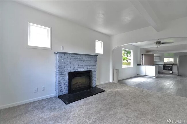 Open Concept - 3842 S D St