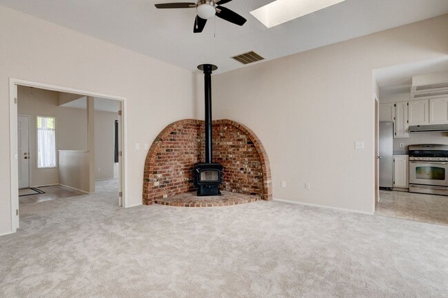 Foto del edificio - Updated Oak Harbor Home in Ridgehaven