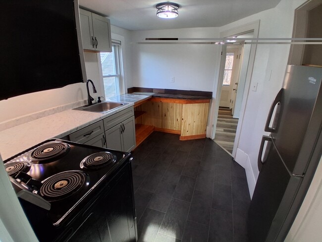 Building Photo - 25 Bennington Rd