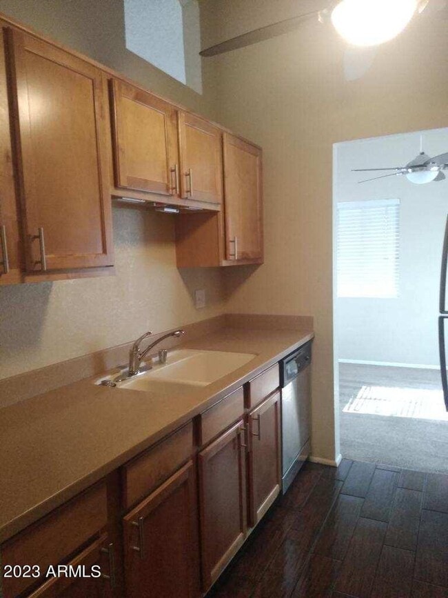 Foto del edificio - 7550 N 12th St