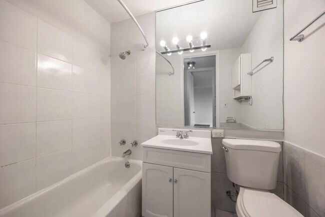 Foto del edificio - 1344 N Dearborn Pkwy