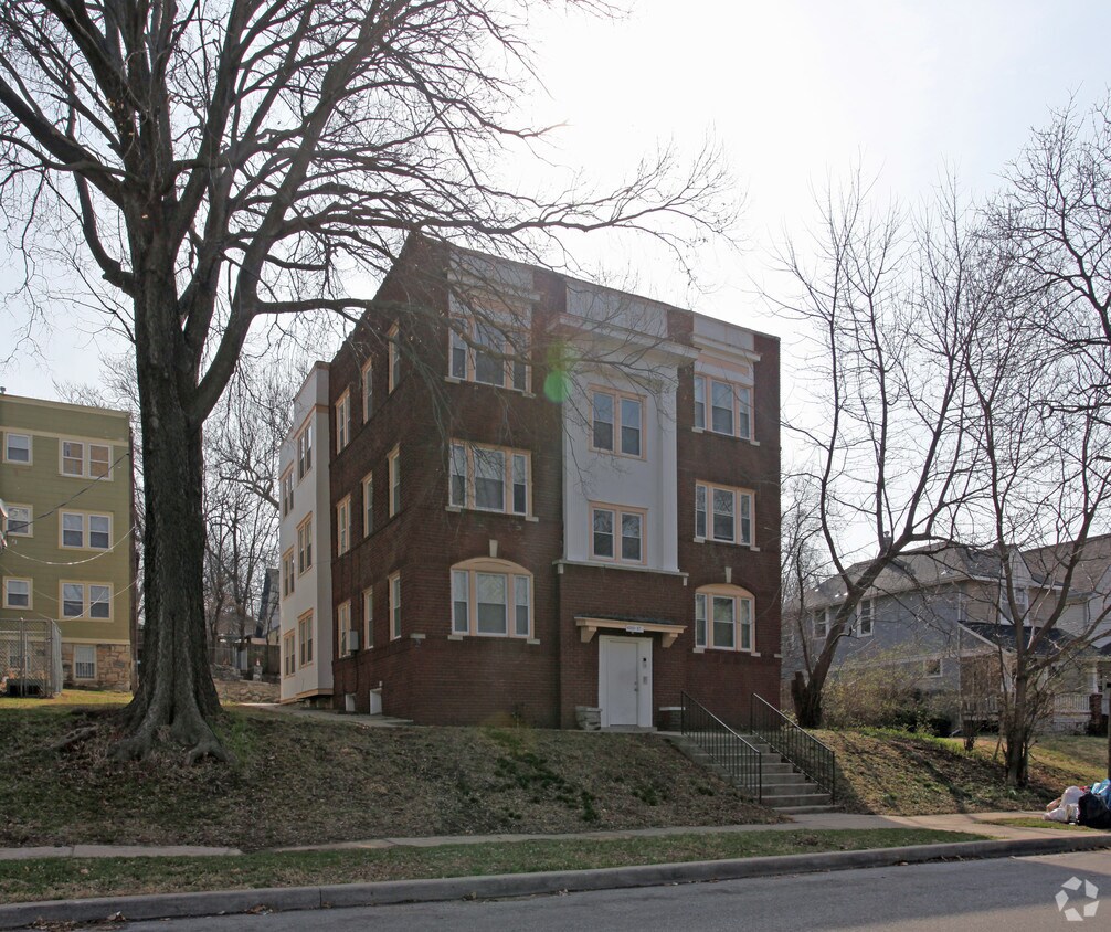 Foto del edificio - 4205-4207 Kenwood Ave