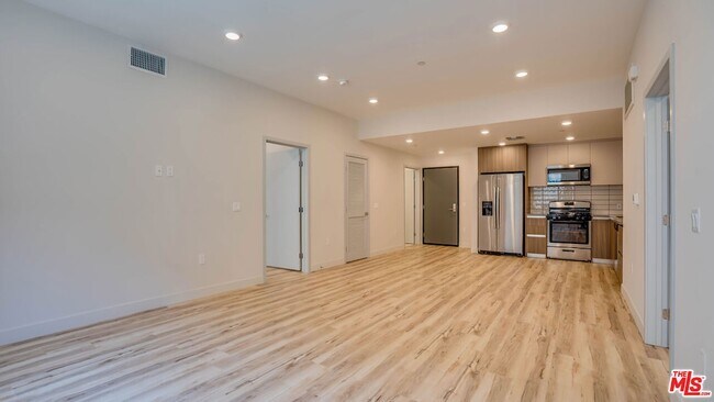 Foto del edificio - 1540 S Hayworth Ave