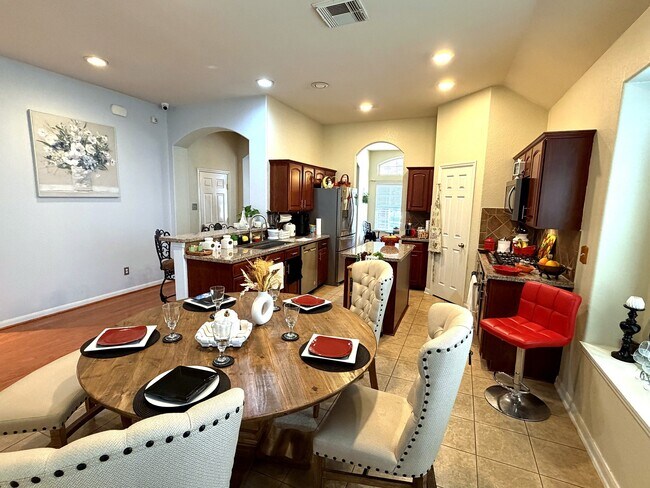 Building Photo - 5811 Deleon Trail Dr