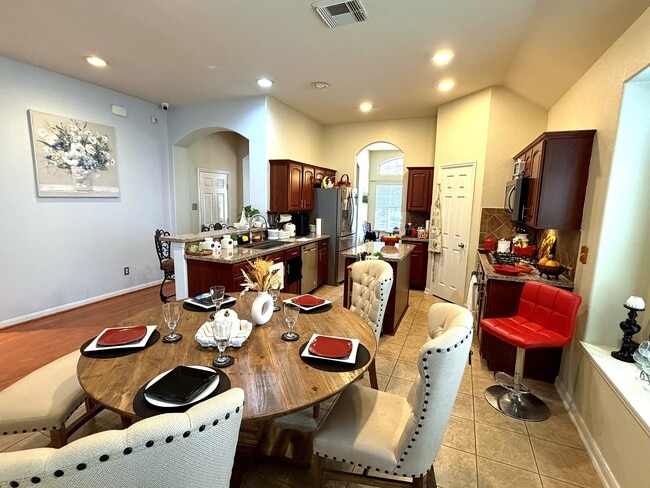 Foto del edificio - 5811 Deleon Trail Dr