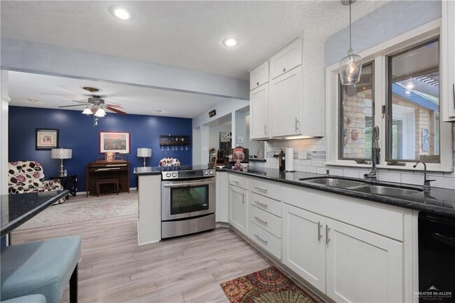 Building Photo - 22 W Esperanza Ave