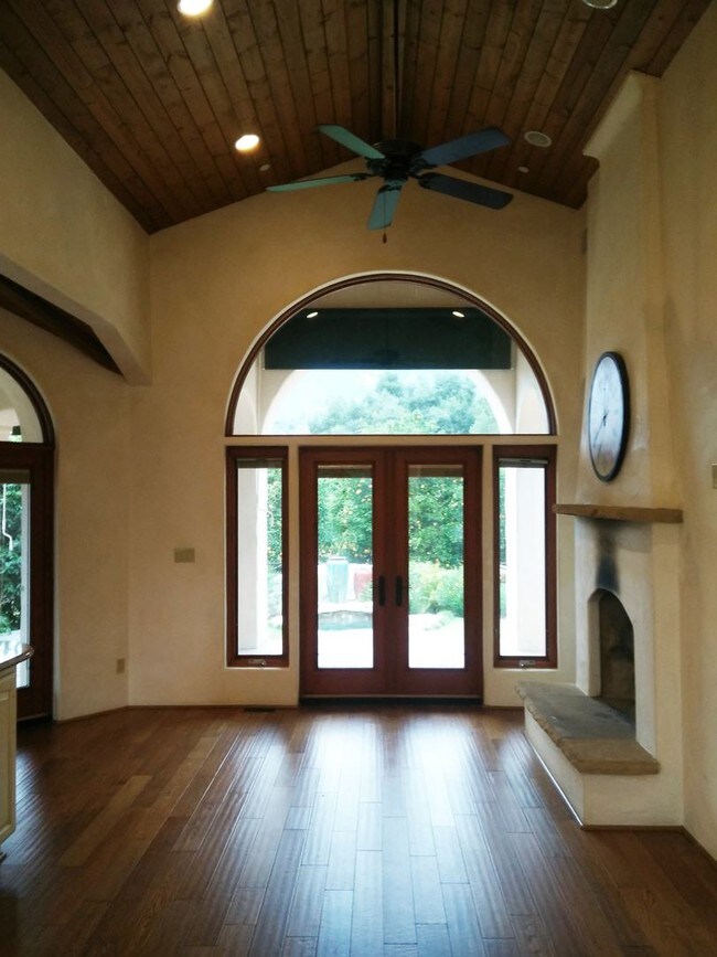 Building Photo - 1 br, 1 bath House - 1182 Carne Rd.