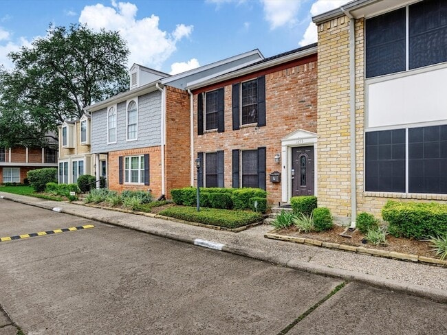Building Photo - 1653 W Sam Houston Pkwy S