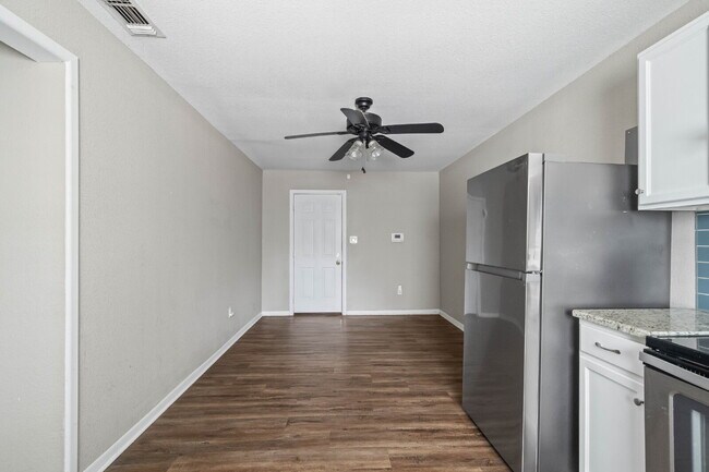 Foto del edificio - Two Bedroom Apartment in Tech Terrace