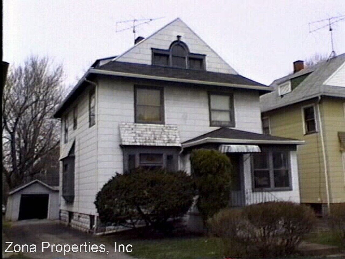 Primary Photo - 4 br, 1.5 bath House - 98 Locust St.