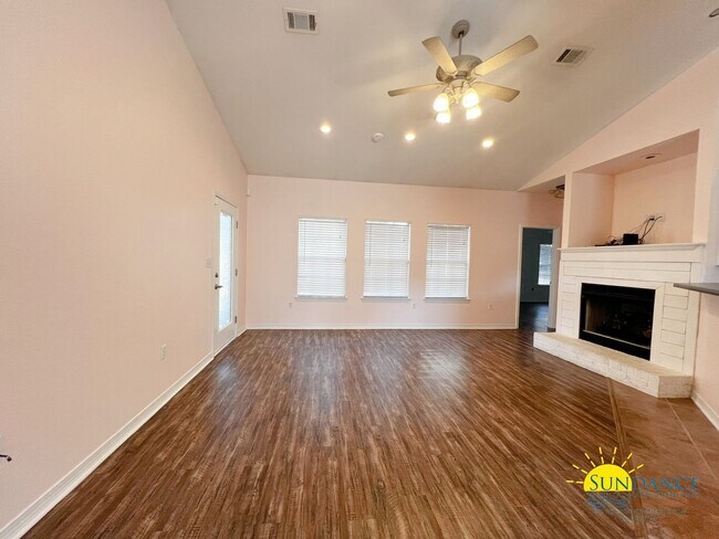 Building Photo - Sophisticated 3 Bedroom Home with Smart Ho...