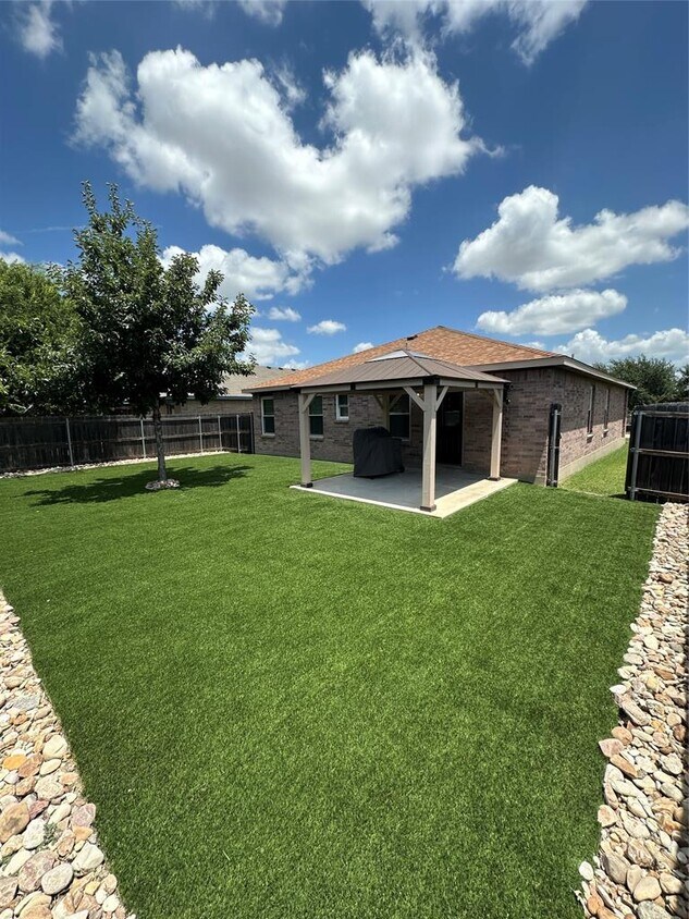 Building Photo - 705 Morgan Dr