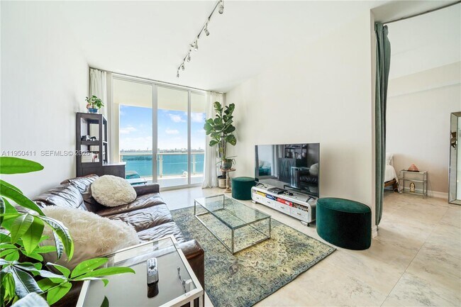 Foto del edificio - 725 NE 22nd St