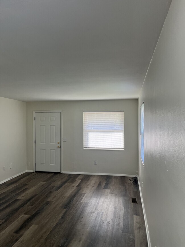 Building Photo - 256 S Harbine Ave