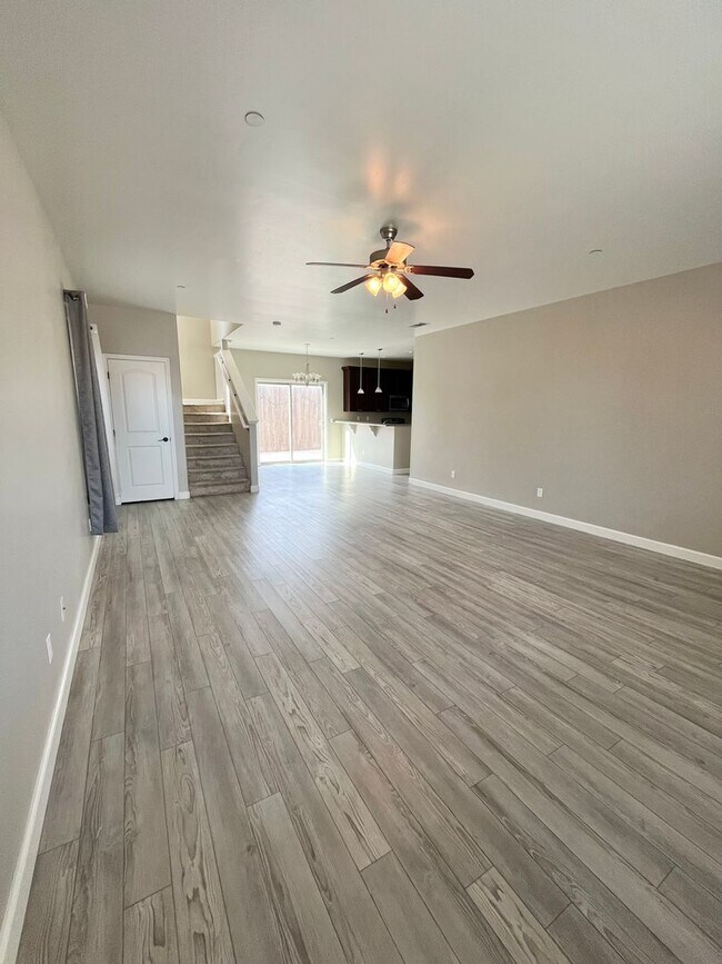 Foto del edificio - UPCOMING 4 BED 3 BATH HOME AVAILABLE 2/1/2...
