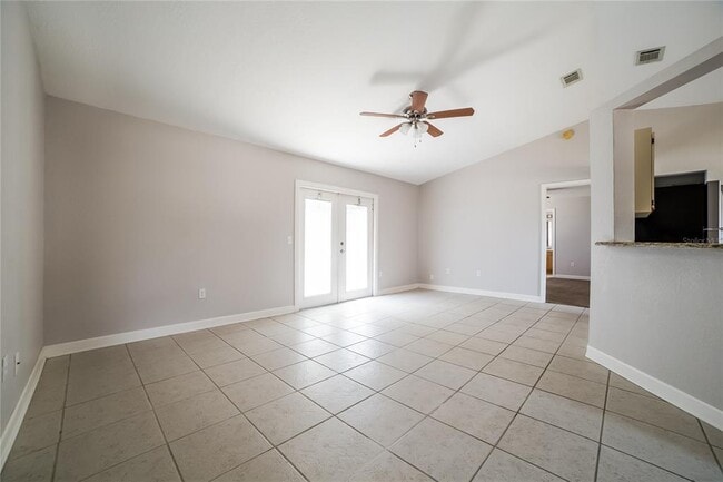 Foto del edificio - 631 Blackstone Ave